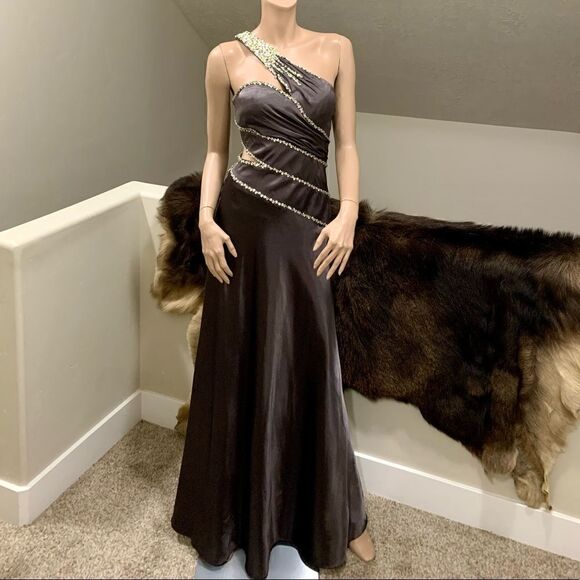 Chic & Sexy One Shoulder Beads & Sequins Gown - Picture 3 of 16